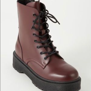 Lace up combat boots. Burgundy. New